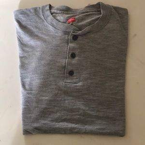 Hanes t-shirt